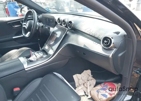 2023 Mercedes-Benz C 300 4Matic z USA, uszkodzony, nr VIN W1KAF4HB6PR151498